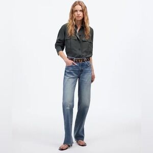 Madewell 
The Petite Dean Easy Straight Jean